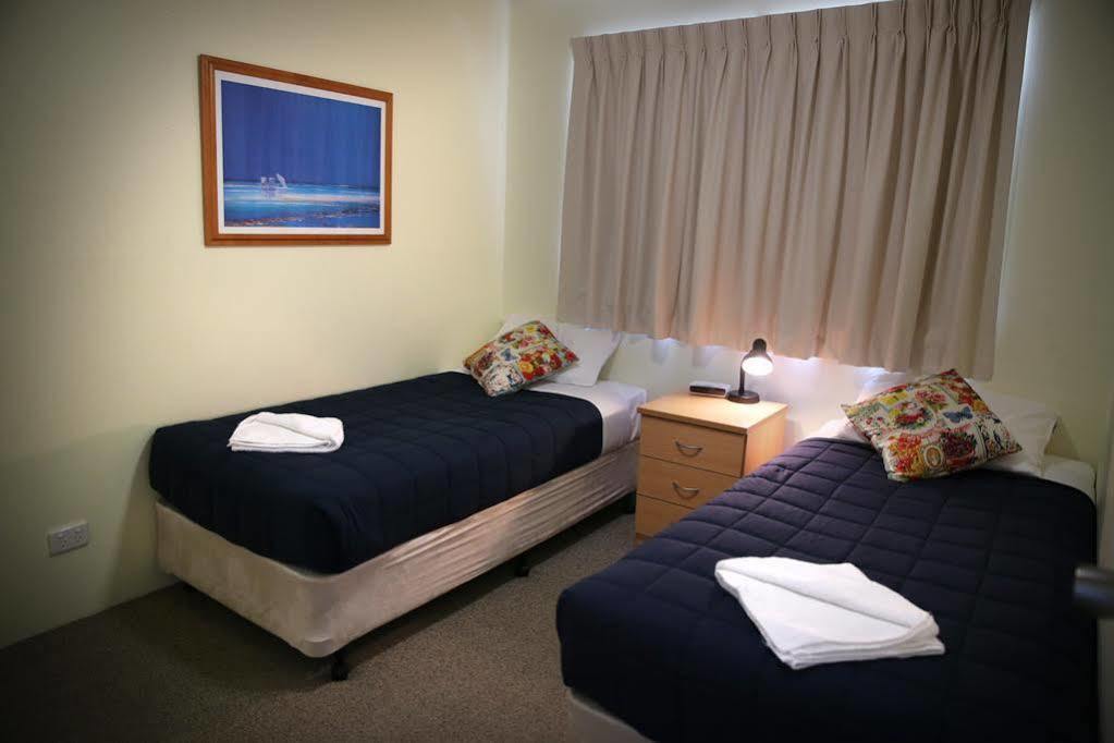 Cheltenham Apartments Caloundra Buitenkant foto
